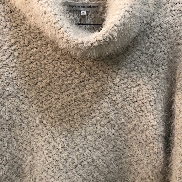 Cupcakes and cashmere sweater - Picture 8 of 10